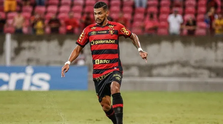 Foto: Paulo Paiva/AGIF - O meia vem se destacando mesmo com a situação ruim do Sport na temporada