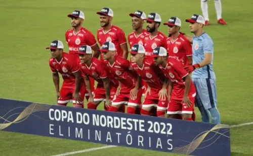 Foto: Guilherme Drovas/AGIF -Jogadores do América-RN posam para foto antes na partida contra Moto Club