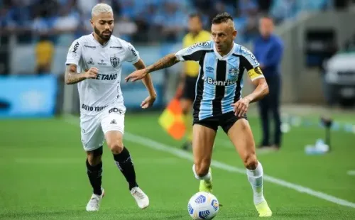 Foto: (Pedro H. Tesch/AGIF) - Rafinha foi titular do Grêmio na maioria dos jogos da Série A 2021