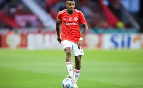 Foto: Pedro H. Tesch/AGIF -Edenílson jogador do Internacional