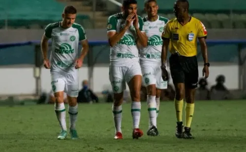Alessandra Torres/AGIF/ Chapecoense em campo no Brasileirão.