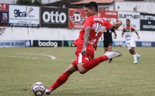 Foto: Beno Küster Nunes/AGIF | Caetano disputou 37 jogos, sendo 33 deles na Série B do Brasileirão