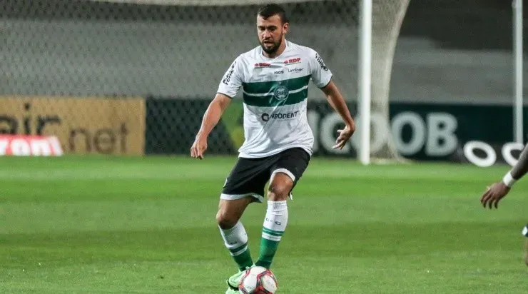 Foto: Robson Mafra/AGIF - Luciano Castán: zagueiro fica no clube até o fim de 2022