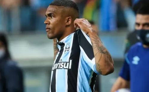 Foto:Pedro H. Tesch/AGIF | Douglas Costa é pauta de entrevista dada por Denis Abrahão