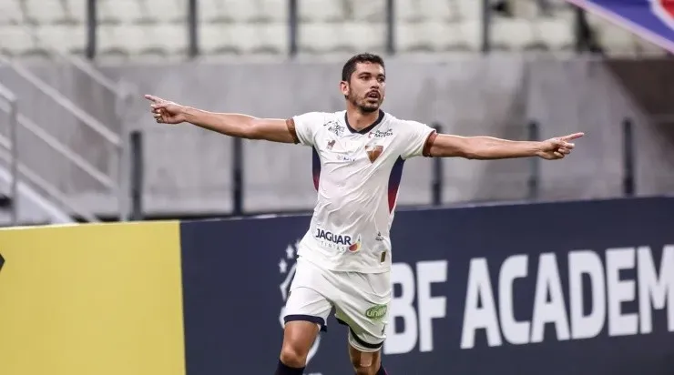 Bruno Melo comemorando gol pelo Fortaleza. Foto: Pedro Chaves/AGIF