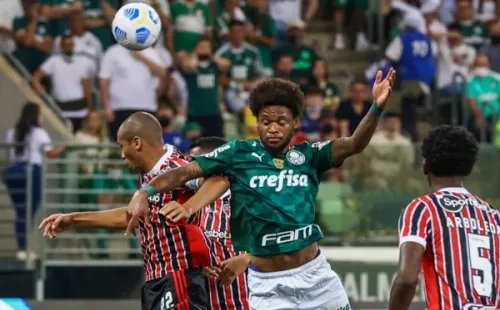 Foto: Marcello Zambrana/AGIF – Luiz Adriano em ação pelo Palmeiras