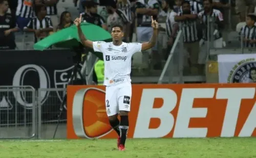 Foto: (Fernando Moreno/AGIF) - O Santos está disposto a negociar o empréstimo de Raniel ao Vasco