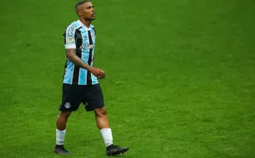 Foto:Pedro H. Tesch/AGIF | Douglas Costa tem oferta que o fez balançar