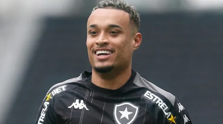 Foto: Vitor Silva/Botafogo/Divulgação - O meia não deve permanecer no Botafogo