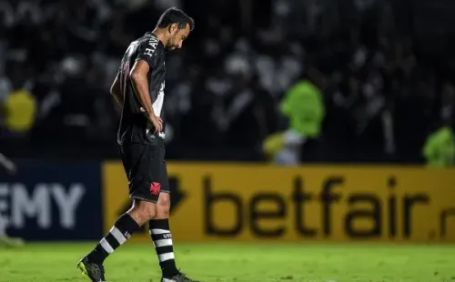 Nene jogador do Vasco lamenta chance perdida durante partida contra o Vitoria no estádio São Januário pelo campeonato Brasileiro B 2021. Foto: Thiago Ribeiro/AGIF