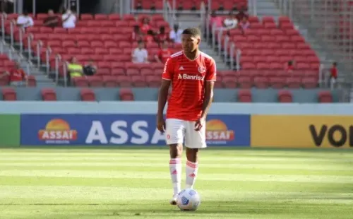 Thauan Lara: joia da lateral colorada (Foto: Jota Finkler/Internacional)