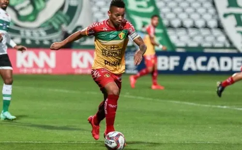 Foto: Robson Mafra/AGIF – Zé Mateus está próximo de acertar com o Coxa