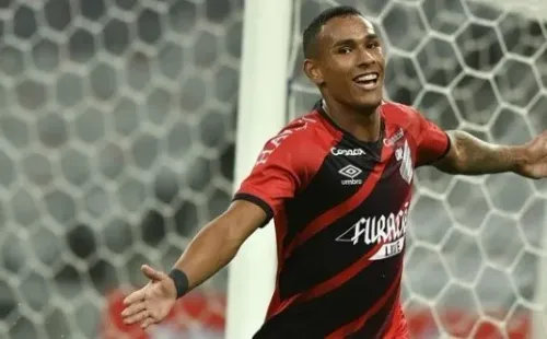 Foto: José Tramontin/Athletico – Reinaldo deve ser repassado ao Sport, já que está fora dos planos de Valentim