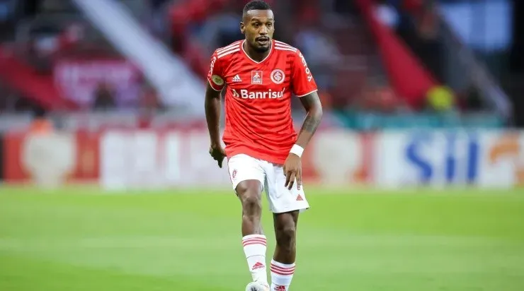 Foto: Pedro H. Tesch/AGIF - Edenilson: meia foi destaque do Colorado na temporada