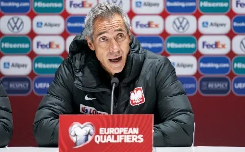 Foto: Pedro Salado/Quality Sport Images/Getty Images – Paulo Sousa ouviu poucas e boas de Podolski ao deixar seleção da Polônia