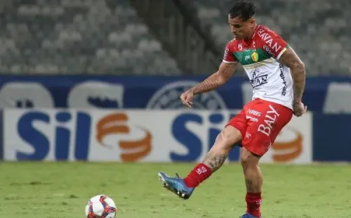 Foto: Fernando Moreno/AGIF – Edu segue com futuro indefinido na Raposa