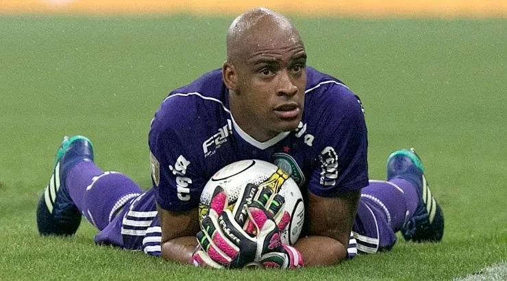 Foto: Daniel Vorley/AGIF - Goleiro assinou após deixar o Palmeiras.