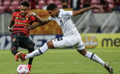 Foto: Paulo Paiva/AGIF – Raniel em ação pelo Santos