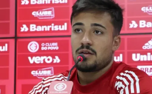 Heitor: único lateral-direito de ofício do elenco (Foto: Ricardo Duarte/Internacional)