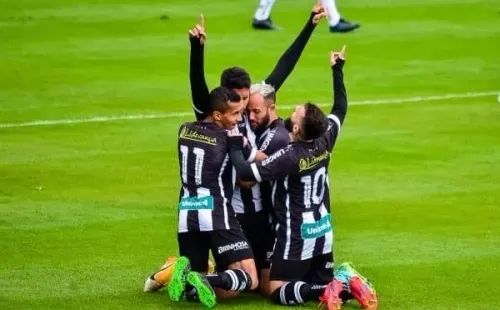 R.Pierre/AGIF/ Figueirense comemorando gol na Série C.