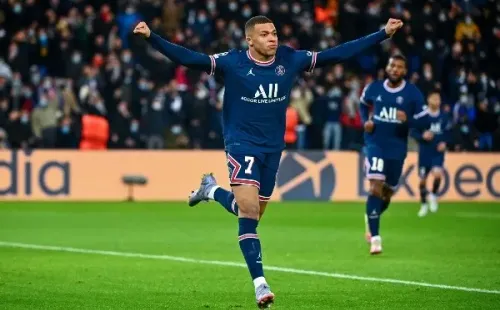 Foto: Anthony Dibon / Icon Sport via Getty Images | O próprio Mbappé não se mostrou disponivel a fechar com outra equipe neste inicio de janela