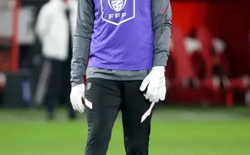 (Photo by John Berry/Getty Images ) Donnarumma testa positivo para Covid-19 e PSG soma seis baixas