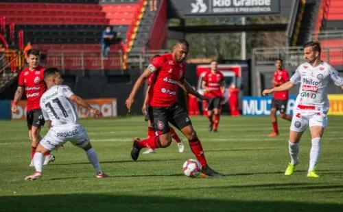 Foto: (Volmer Perez/AGIF) - Arthur Henrique disputou a Série B 2021 pelo Brasil de Pelotas-RS