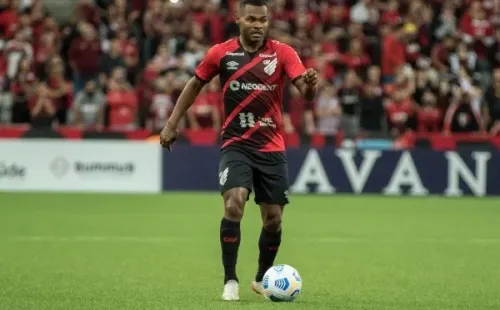Nikão acertou a sua ida para o São Paulo (Foto: Robson Mafra/AGIF)