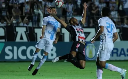 Foto: Joao Vitor Rezende Borba/AGIF – Eltinho foi um dos que testou positivo para Covid-19