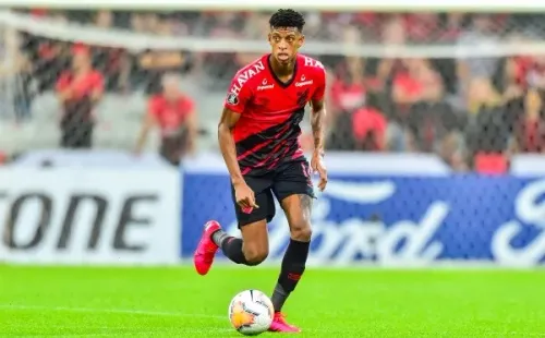 Foto:Jason Silva/AGIF | Robson Bambu é responsável pela 3ª maior venda da história do Athletico-PR