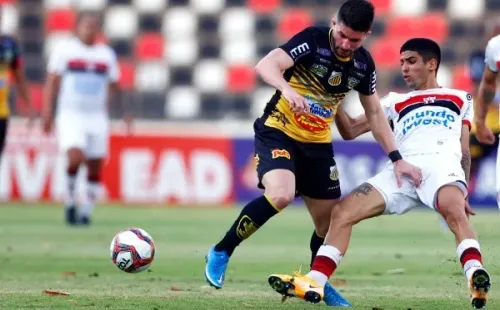 Foto: Thiago Calil/AGIF – Caetano em ação pelo Botafogo-SP