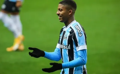 Foto: Pedro H. Tesch/AGIF -Jean Pyerre jogador do Grêmio comemora seu gol durante partida contra o Vitoria