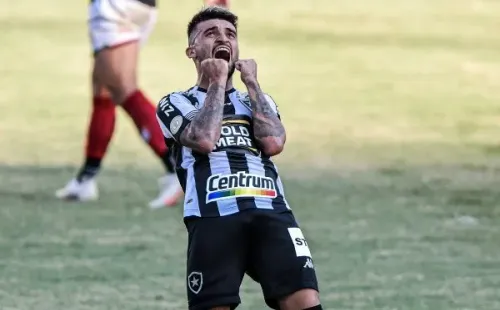 Foto: Thiago Ribeiro/AGIF – Recentemente, Victor Luís também defendeu as cores do Botafogo
