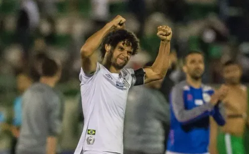 (Foto: Ricardo Luis Artifon/AGIF) Victor Ferraz projeta volta aos gramados