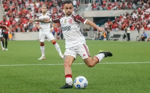 Foto: Gabriel Machado/AGIF | Michael possui uma característica muito utilizada por Paulo Sousa que é trazer amplitude no último terço de campo