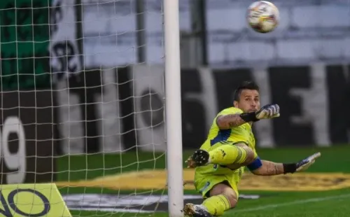 Foto:Fernando Alves/AGIF | Fábio está acertando a ida para o América-MG