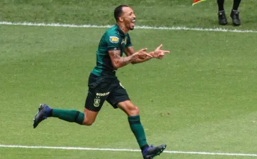 Foto: Fernando Moreno/AGIF – Joseph em ação pelo América-MG