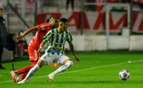 Luiz Erbes/AGIF/ Sorriso em campo pelo Juventude.