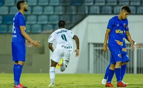 Foto: Diogo Reis/AGIF – Mesmo com 15 anos, Endrick já se destaca enfrentando adversários da categoria sub-20