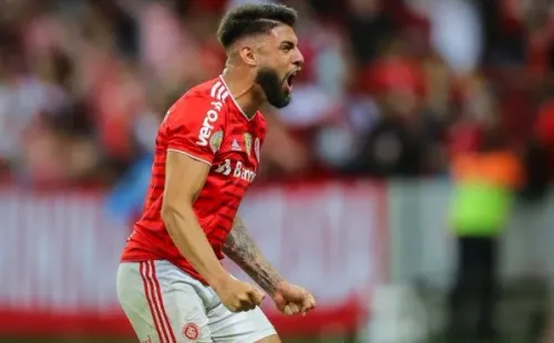 Foto: Pedro H. Tesch/AGIF – Yuri Alberto em ação pelo Internacional