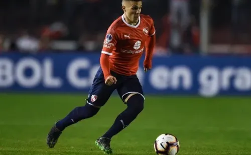 Foto: (Marcelo Endelli/Getty Images) - Acertado com o Inter, Fabrício Bustos é tido como um dos melhores laterais-direitos da América do Sul