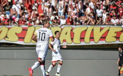 Foto: Pietro Carpi / EC Vitória / Divulgação - Jadson em Barcelona de Ilhéus x Vitória