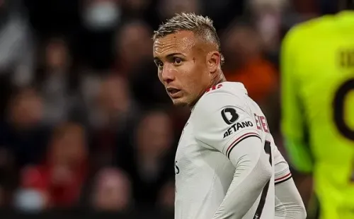 Foto:Roland Krivec/DeFodi Images via Getty Images – Éverton não deslanchou no Benfica e vive expectativa de saída nesta janela