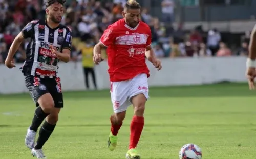 Foto: (Joao Vitor Rezende Borba/AGIF) - Diego Torres completará 100 jogos vestindo a camisa do CRB nesta quarta (26)