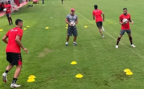 Divulgação ECV/ Pensando no próximo jogo, Vitória atualiza a situação dos laterais-direitos da equipe