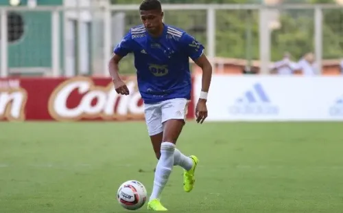 Foto: Fernando Moreno/AGIF -Rafael Santos em ação pelo Cruzeiro