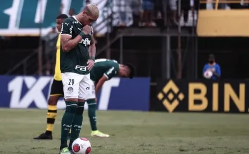 Foto: Ettore Chiereguini/AGIF – Outra opção no ataque, Rafael Navarro perdeu um pênalti em sua primeira partida como titular