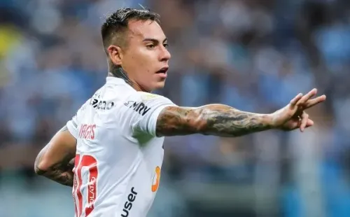 Foto: (Pedro H. Tesch/AGIF) - Eduardo Vargas deve continuar sendo baixa do Atlético por tempo indeterminado