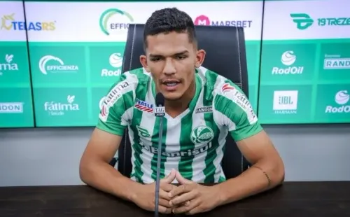 (Fernando Alves/ECJuventude) Gabriel Tota chega ao Juventude