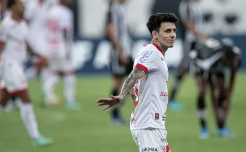Foto: Jorge Rodrigues/AGIF – Jean Carlos deve ser relacionado para a partida pela Lampions League